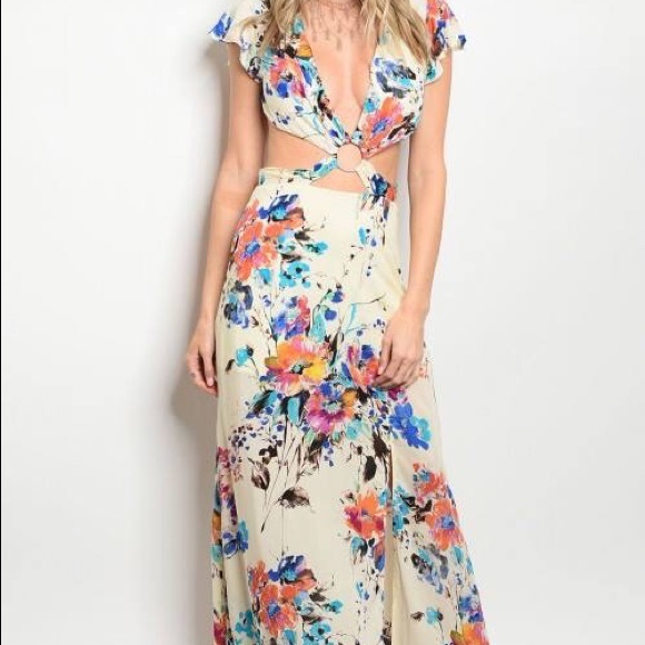 polaris style Dresses & Skirts - CREAM BLUE FLORAL DRESS